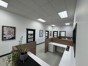 30-80 Av Saint-Martin, Louiseville, QC for lease Interior Photo- Image 2 of 5