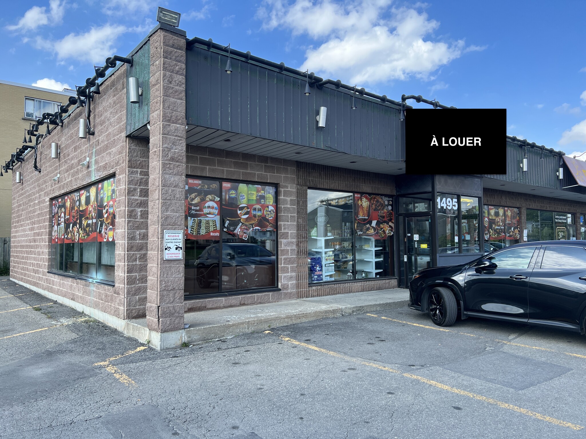 1495 Bd du Souvenir, Laval, QC for sale Primary Photo- Image 1 of 1