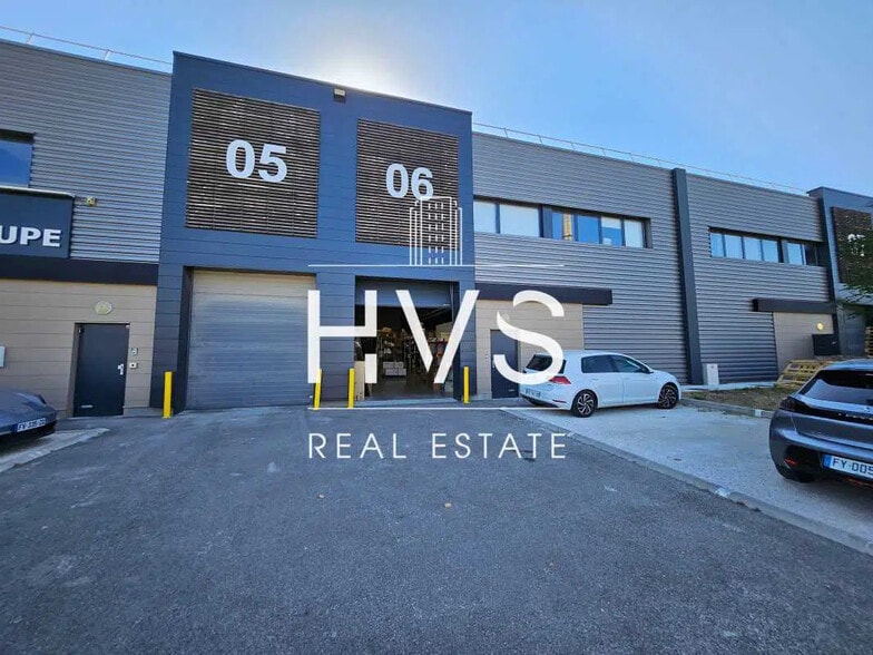 Flex in Meyreuil for lease - Building Photo - Image 1 of 8