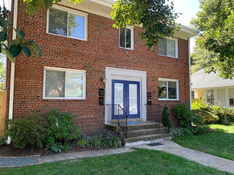 111 E Uhler Ave, Alexandria, VA for sale - Primary Photo - Image 1 of 34
