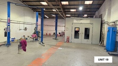 Lynn Ln, Shenstone for lease Interior Photo- Image 2 of 5