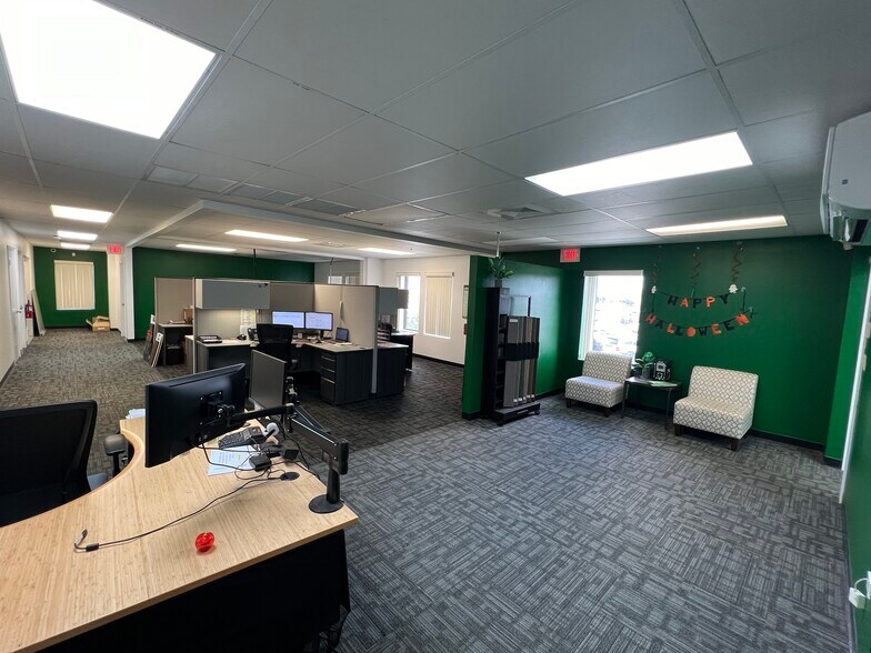 2149 Lauwiliwili St, Kapolei, HI à louer - Photo du bâtiment - Image 2 de 5