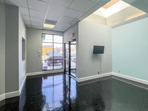 618 Forest St, Charlottesville, VA for lease Interior Photo- Image 2 of 18