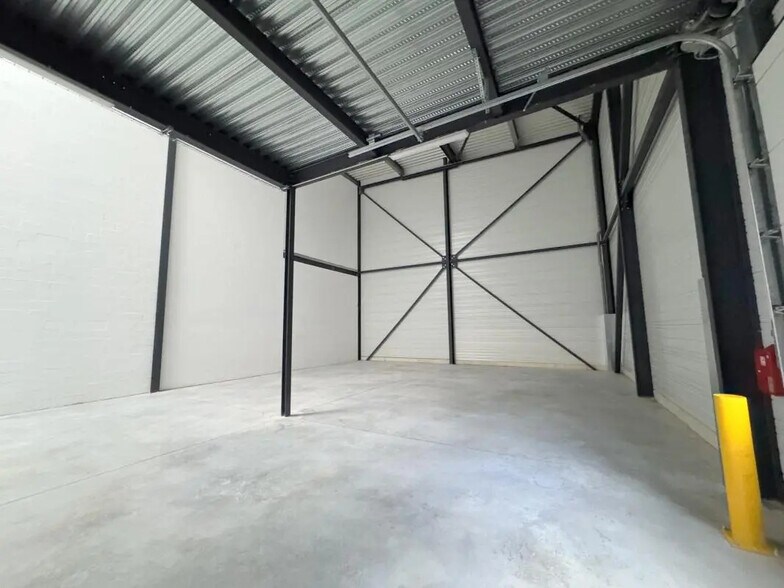 Flex dans Pontoise à louer - Photo du bâtiment - Image 2 de 27