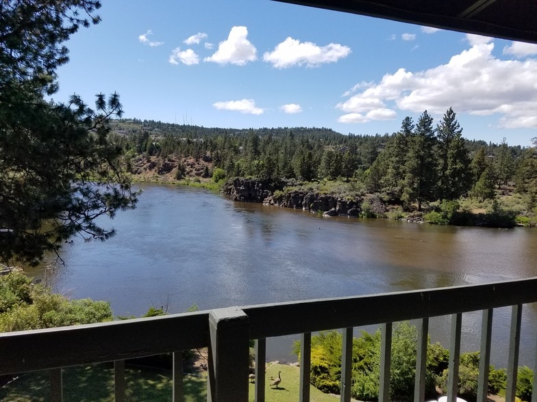 2445 NE Division St, Bend, OR à louer - Photo du bâtiment - Image 3 de 11