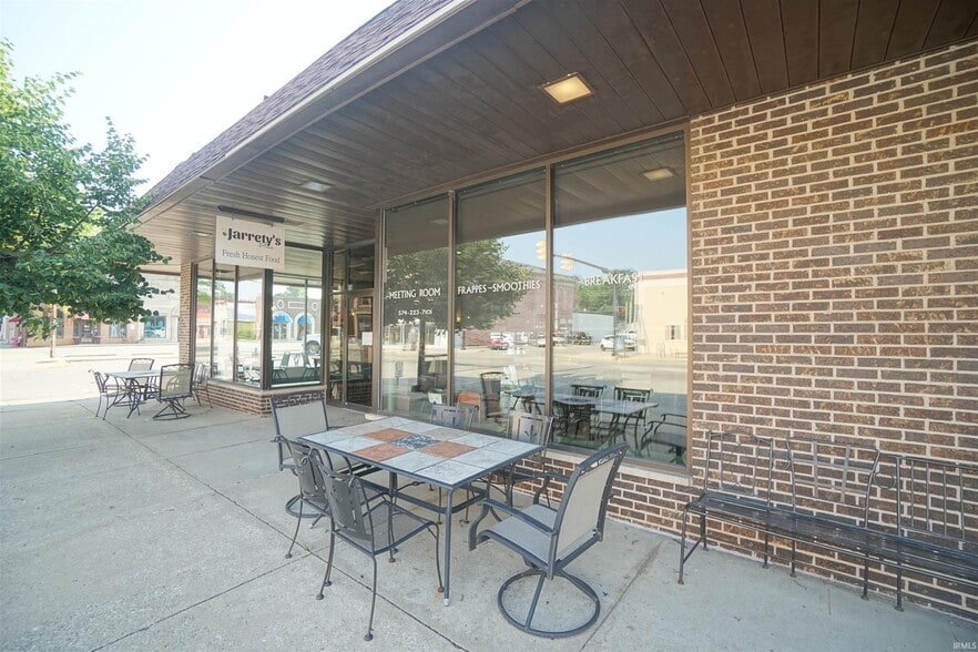 701 Main St, Rochester, IN for sale - Building Photo - Image 1 of 17