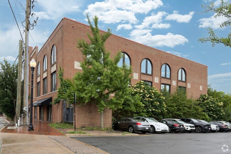 754 Elden St, Herndon, VA à louer - Photo du bâtiment - Image 3 de 3