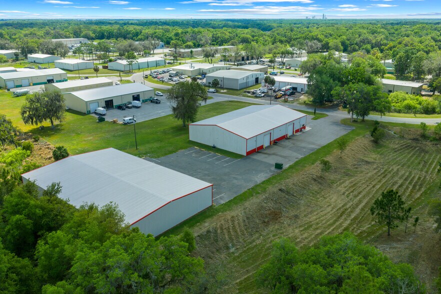 3073 NE 37th Pl, Wildwood, FL à louer - Photo du bâtiment - Image 3 de 40