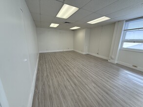 307 Lewers St, Honolulu, HI for lease Interior Photo- Image 1 of 8