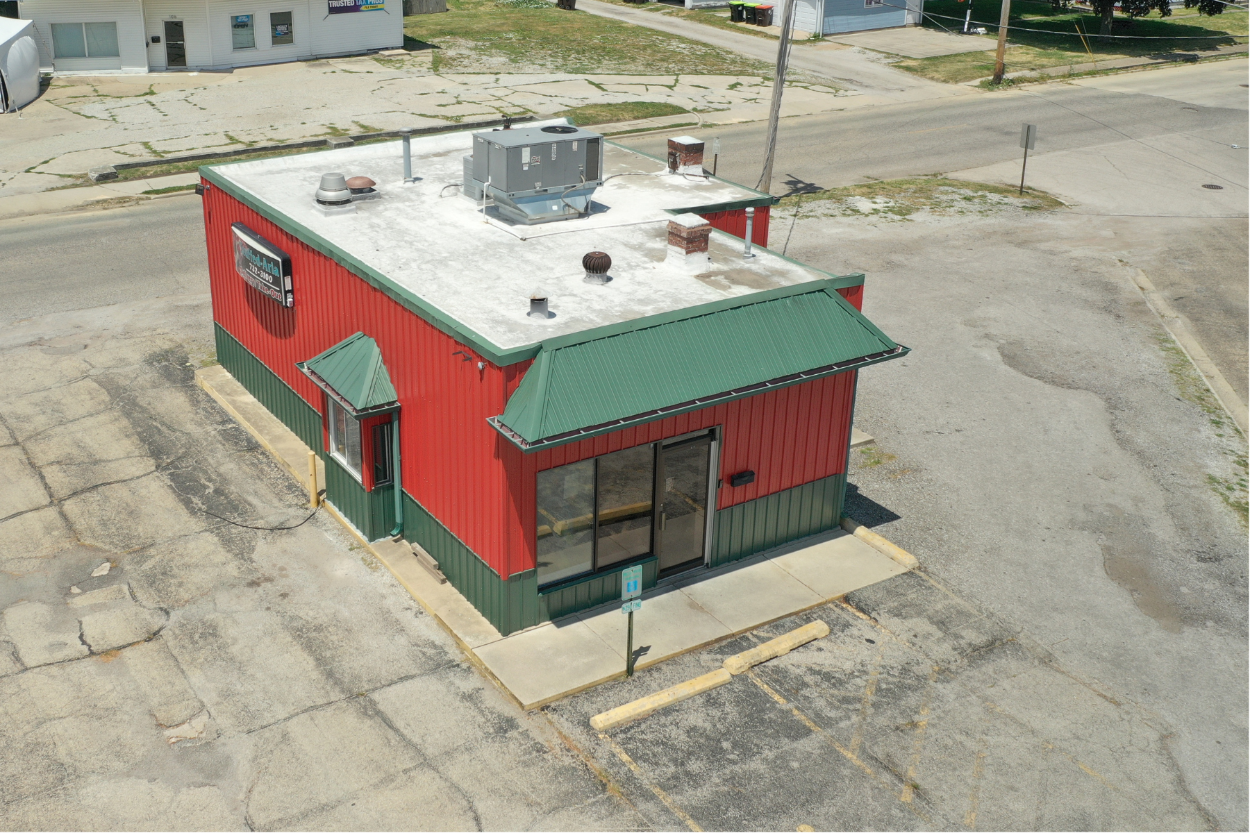 102 5th St, Lincoln, IL for sale Primary Photo- Image 1 of 30