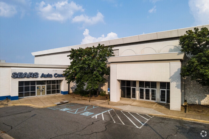 6211 Leesburg Pike, Falls Church, VA à louer - Photo du bâtiment - Image 3 de 11