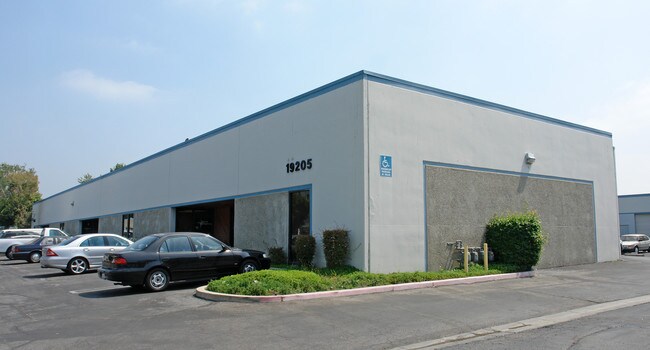 Plus de détails pour 19205 Parthenia St, Northridge, CA - Industriel à louer