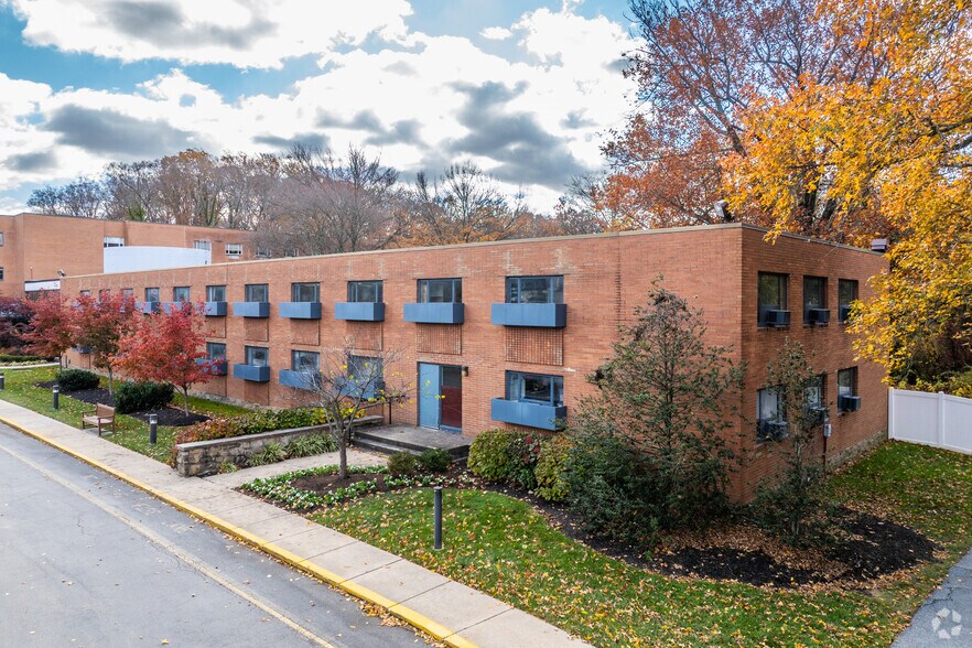 100 E Lancaster Ave, Wynnewood, PA à louer - Photo du bâtiment - Image 2 de 5