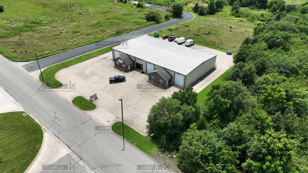 1019 Cowan Dr, Lebanon, MO for lease - Building Photo - Image 3 of 14