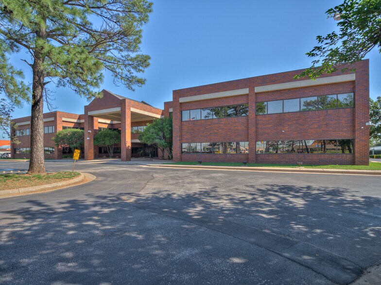 7301 NW Expressway, Oklahoma City, OK à vendre - Photo du bâtiment - Image 3 de 16