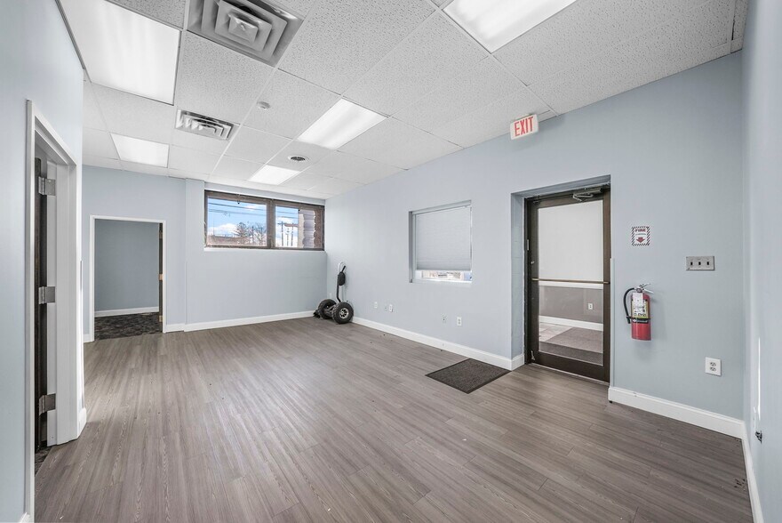 1245 US 1, Edison, NJ à louer - Photo du bâtiment - Image 3 de 14