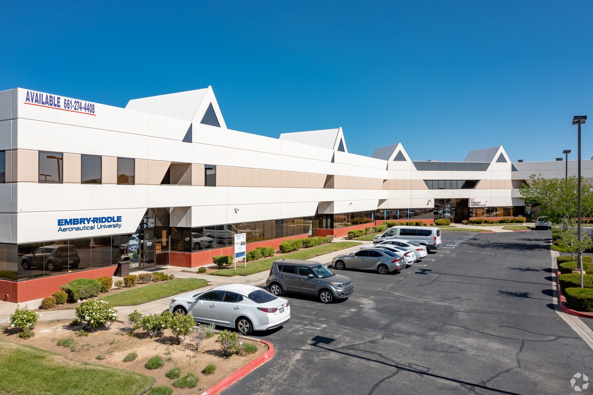 39959 Sierra Hwy, Palmdale, CA à louer Photo du bâtiment- Image 1 de 18