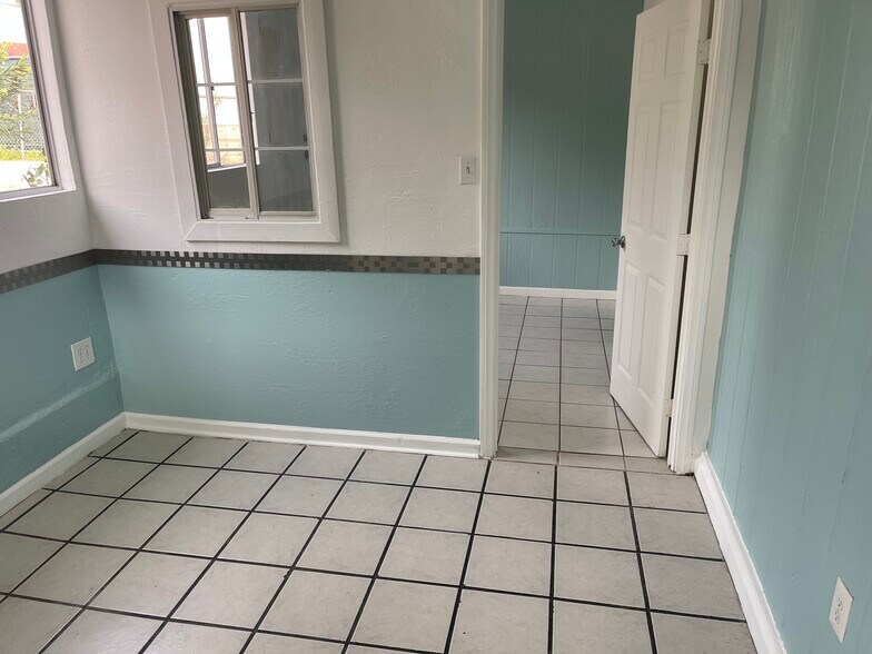 216 E Mission Rd, Fallbrook, CA à louer - Photo du bâtiment - Image 2 de 9