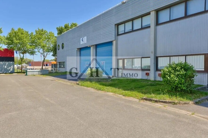 Flex dans Collégien à louer - Photo du bâtiment - Image 2 de 4