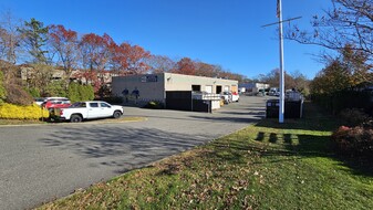 40 Corporate Ct, Holtsville NY - Entrepôt