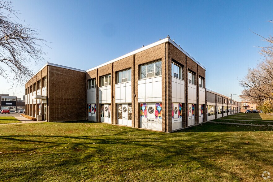 5205 Boul Métropolitain E, Montréal, QC à louer - Photo du bâtiment - Image 2 de 6