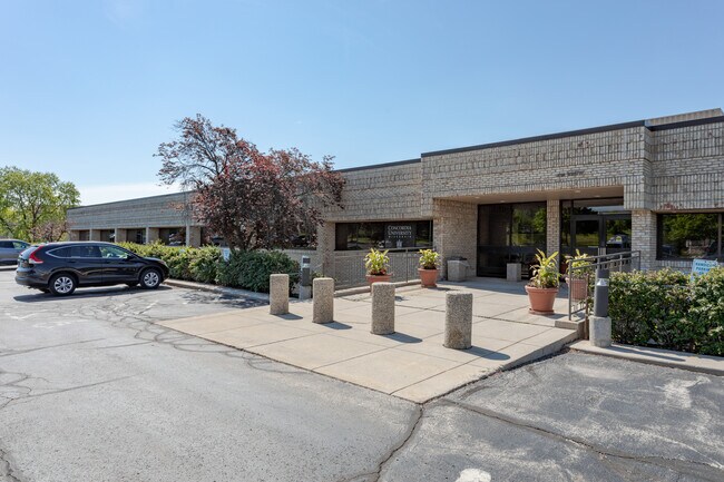 Plus de détails pour N14W23777 Stone Ridge Dr, Waukesha, WI - Bureau, Bureau/Médical à louer