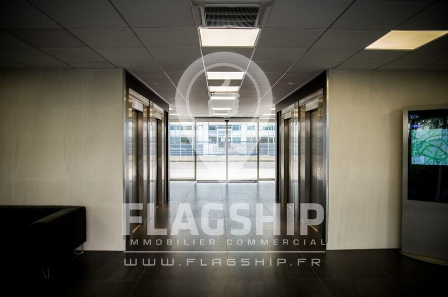 Office in Pantin for lease - Building Photo - Image 1 of 9