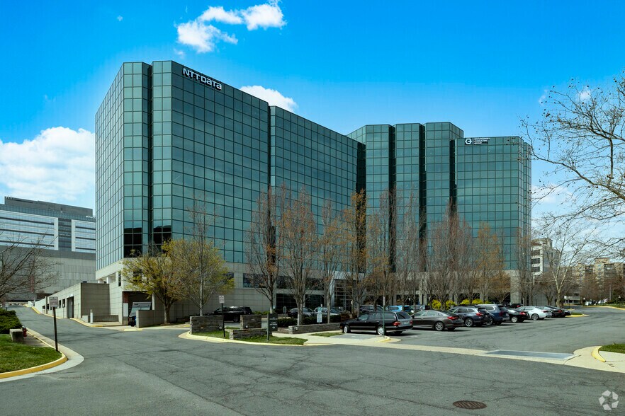 1660 International Dr, McLean, VA for lease - Building Photo - Image 2 of 10