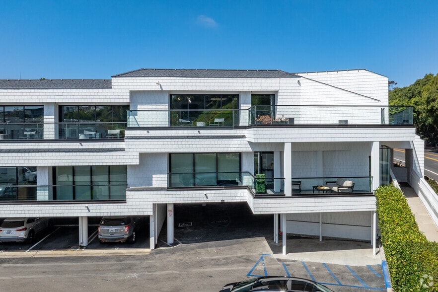 1111 Bayside Dr, Corona Del Mar, CA for lease - Building Photo - Image 3 of 9