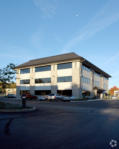 2660 W Market St, Akron, OH for lease - Building Photo - Image 2 of 8