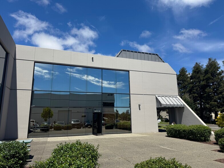 1129 Industrial Ave, Petaluma, CA à louer - Photo du bâtiment - Image 1 de 6