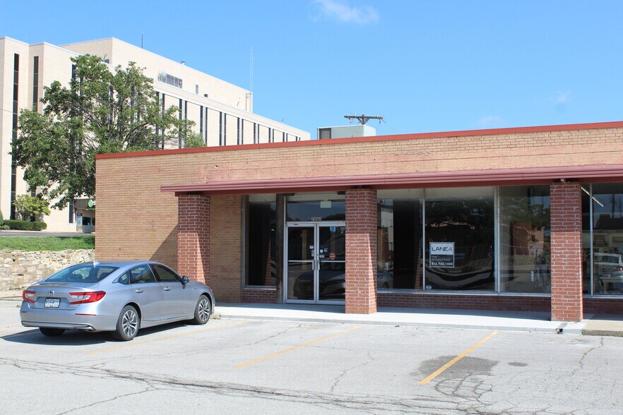 7002 Johnson Dr, Mission, KS à louer - Photo du bâtiment - Image 3 de 4