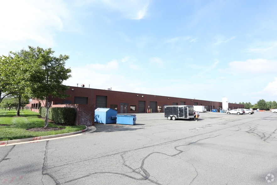 44190 Waxpool Rd, Ashburn, VA à louer - Photo du bâtiment - Image 2 de 3