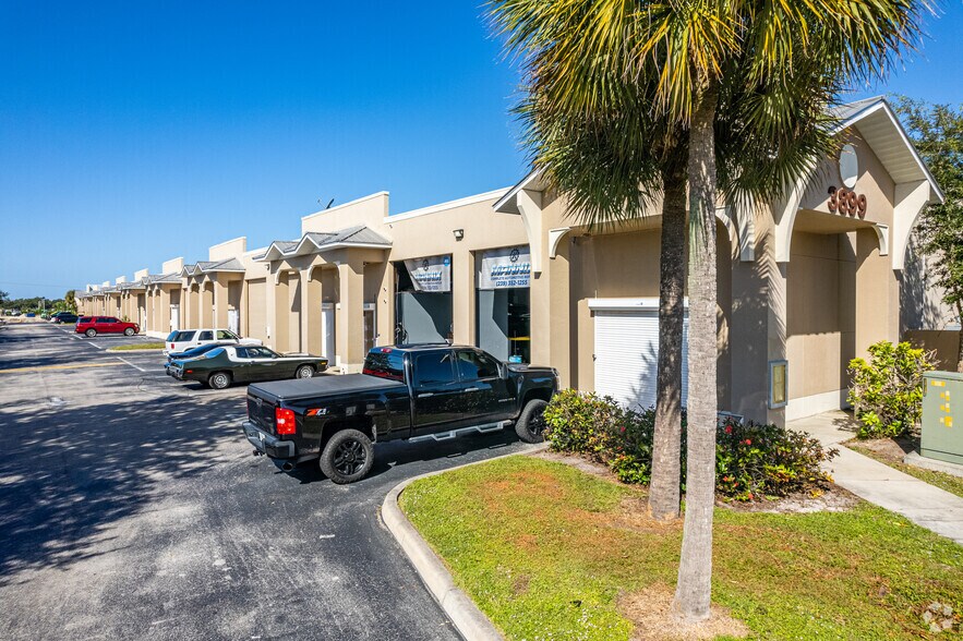 3899 Mannix Dr, Naples, FL à vendre - Photo principale - Image 1 de 1