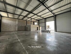 Flex in Chassieu for lease Interior Photo- Image 2 of 3