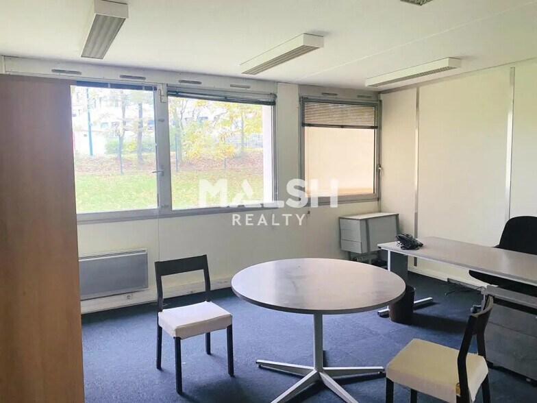 Office in Dardilly for lease - Interior Photo - Image 2 of 7