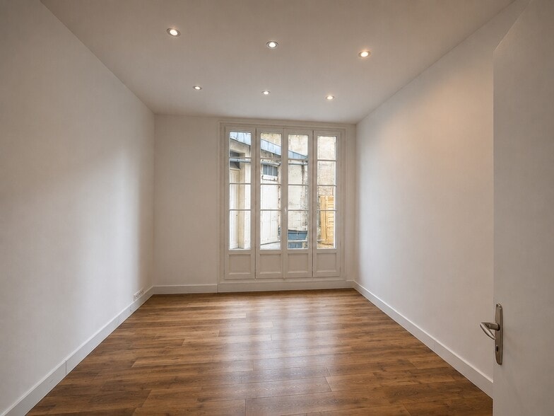 Office in Paris for lease - Building Photo - Image 1 of 9