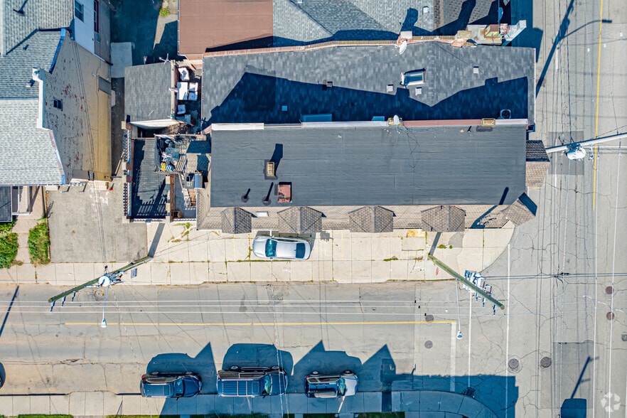 32 Barton St E, Hamilton, ON for sale - Building Photo - Image 3 of 5