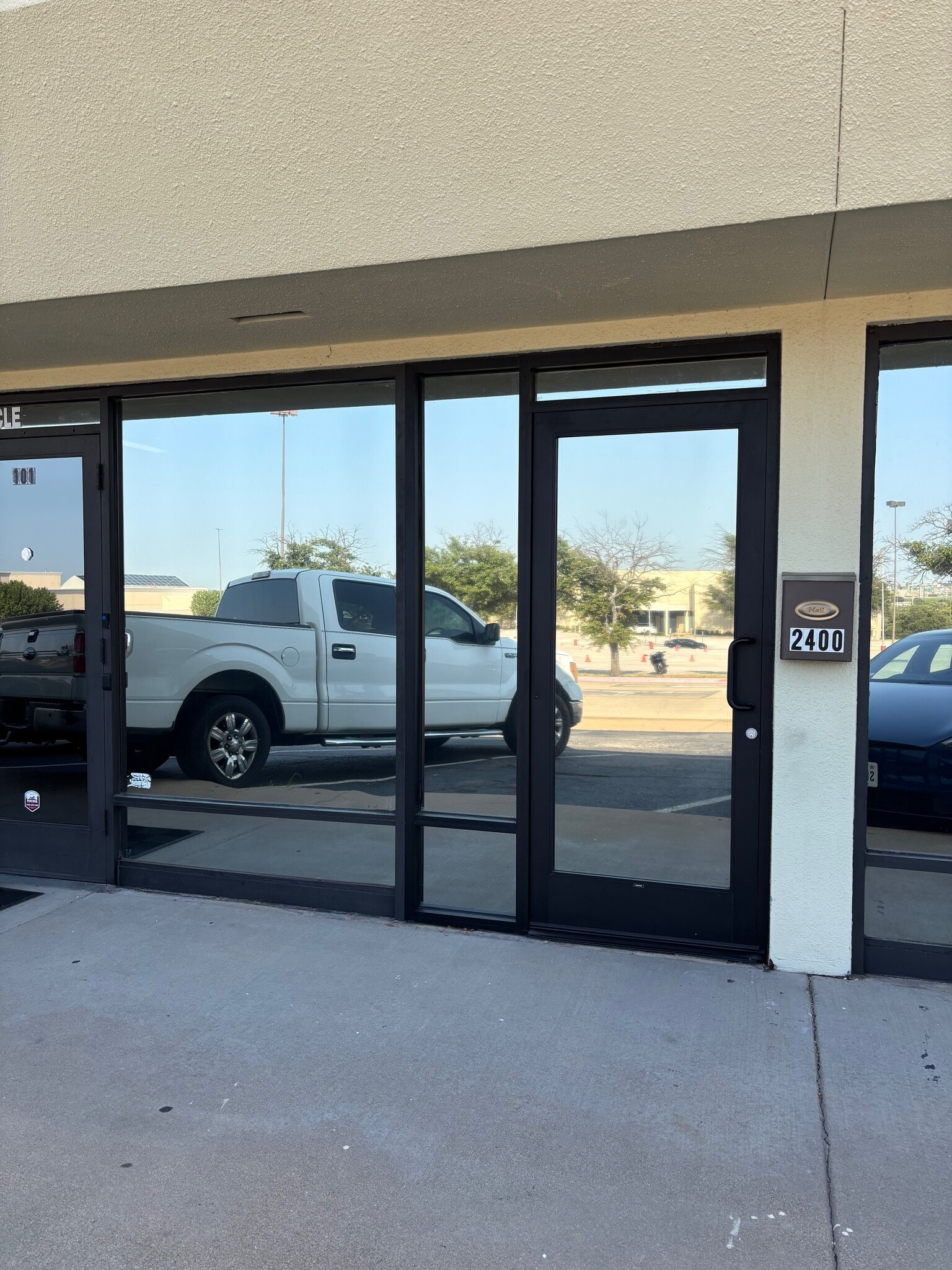 2400 Mall Cir, Fort Worth, TX for lease Building Photo- Image 1 of 3