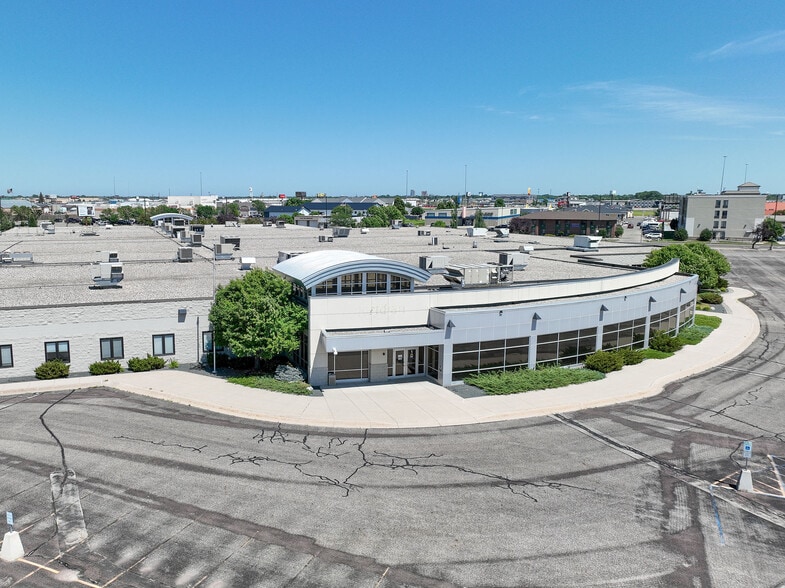 900 42nd St S, Fargo, ND for sale - Building Photo - Image 2 of 40