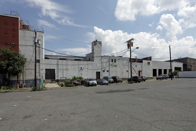More details for 95 Freeway Dr W, Orange, NJ - Industrial for Lease