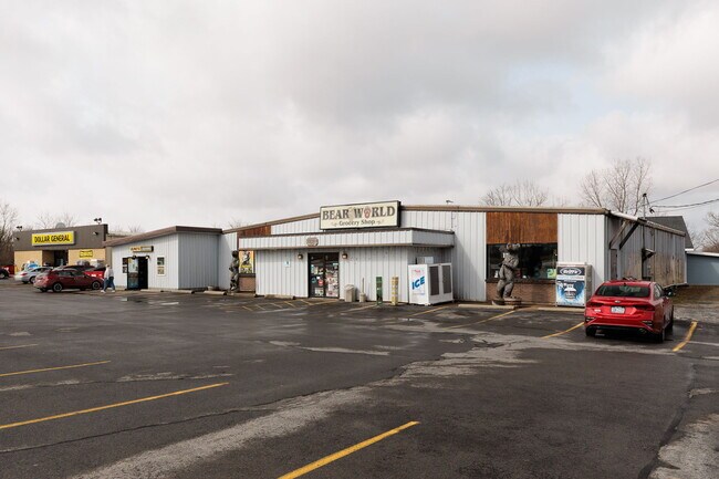 Plus de détails pour 22087 US Route 11, Watertown, NY - Commerce de détail à vendre