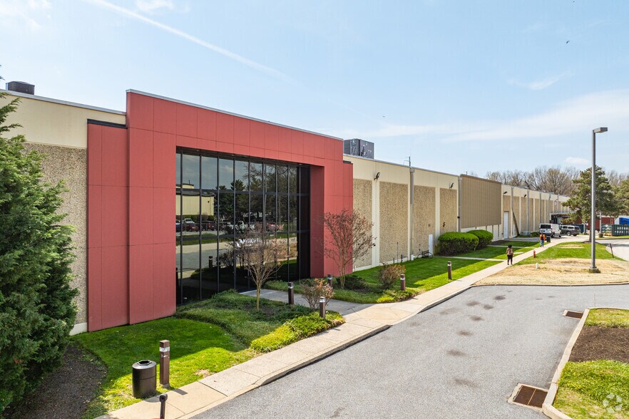 105 Commerce Dr, Aston Township, PA for lease - Building Photo - Image 2 of 6