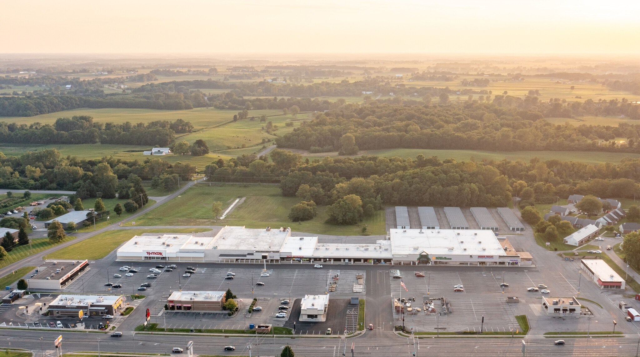 1706-1804 S Main St, Bellefontaine, OH à louer Photo du bâtiment- Image 1 de 4