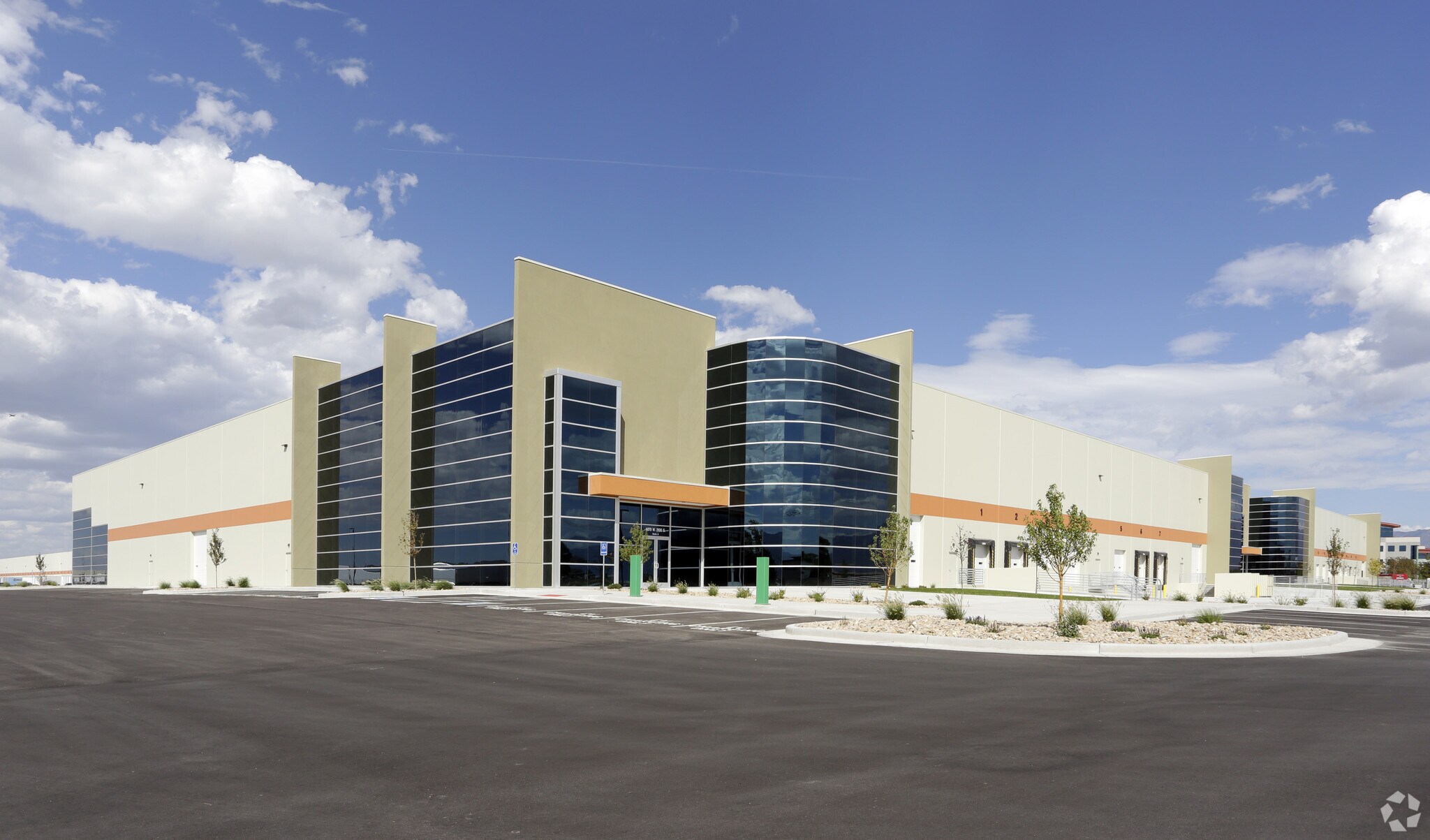 4902 W 2100 S, Salt Lake City, UT à louer Photo principale- Image 1 de 4