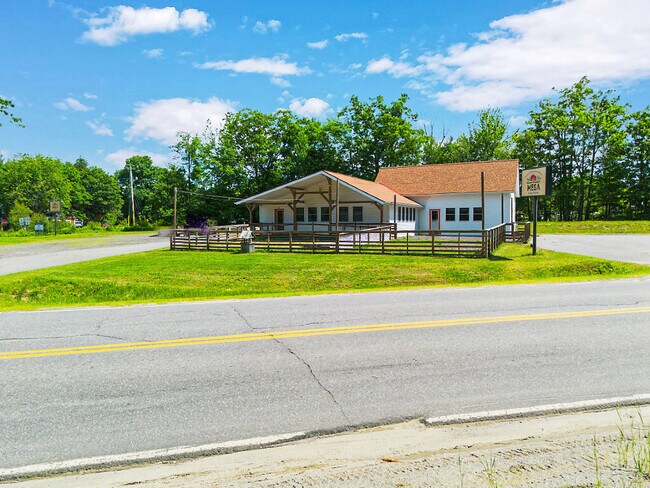 Plus de détails pour 205 W Main St, Liberty, ME - Commerce de détail à vendre