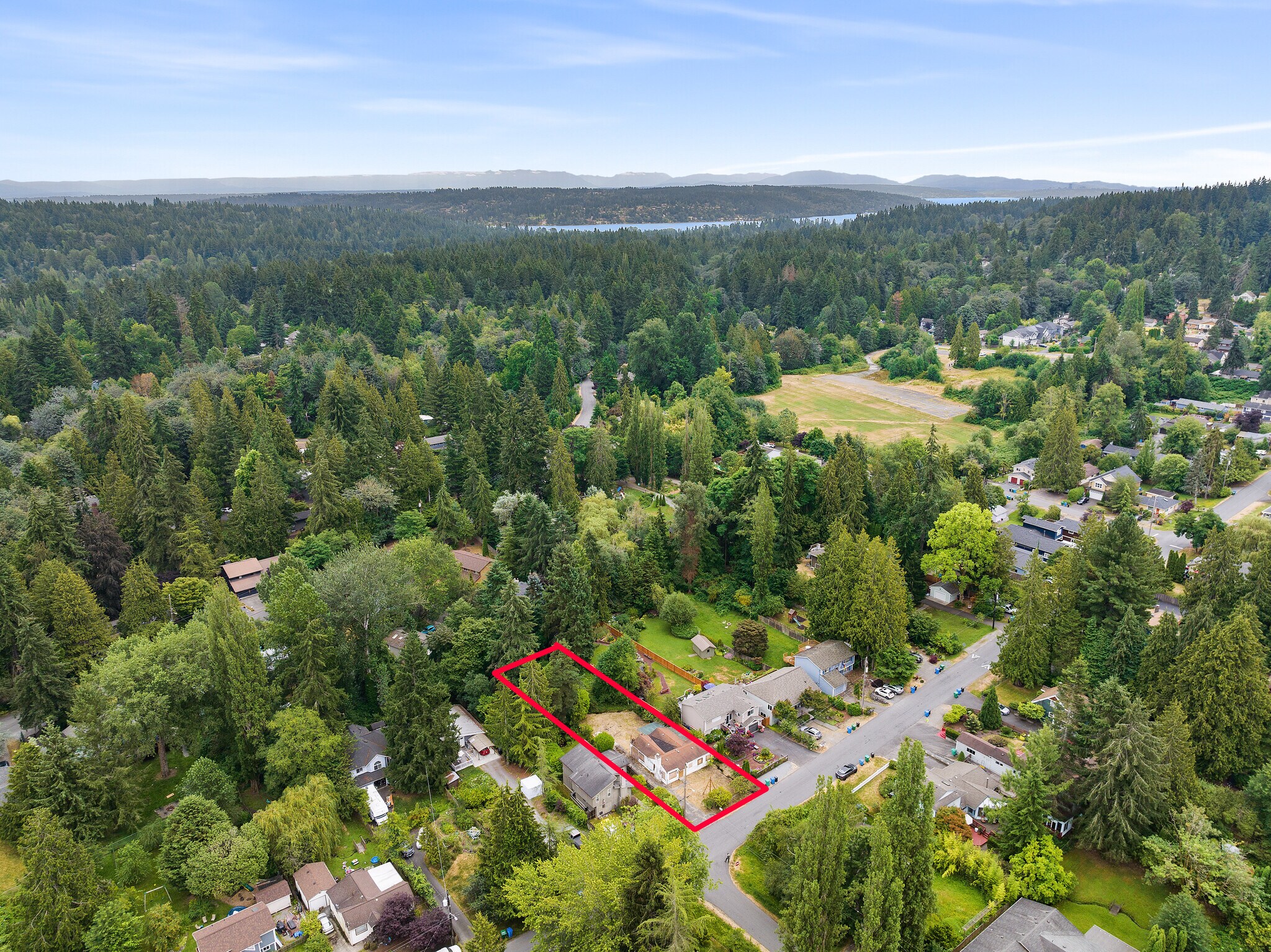 19054 18th Ave NE, Shoreline, WA for sale Primary Photo- Image 1 of 1