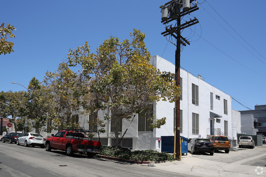 8170 Beverly Blvd, Los Angeles, CA for lease - Building Photo - Image 2 of 6