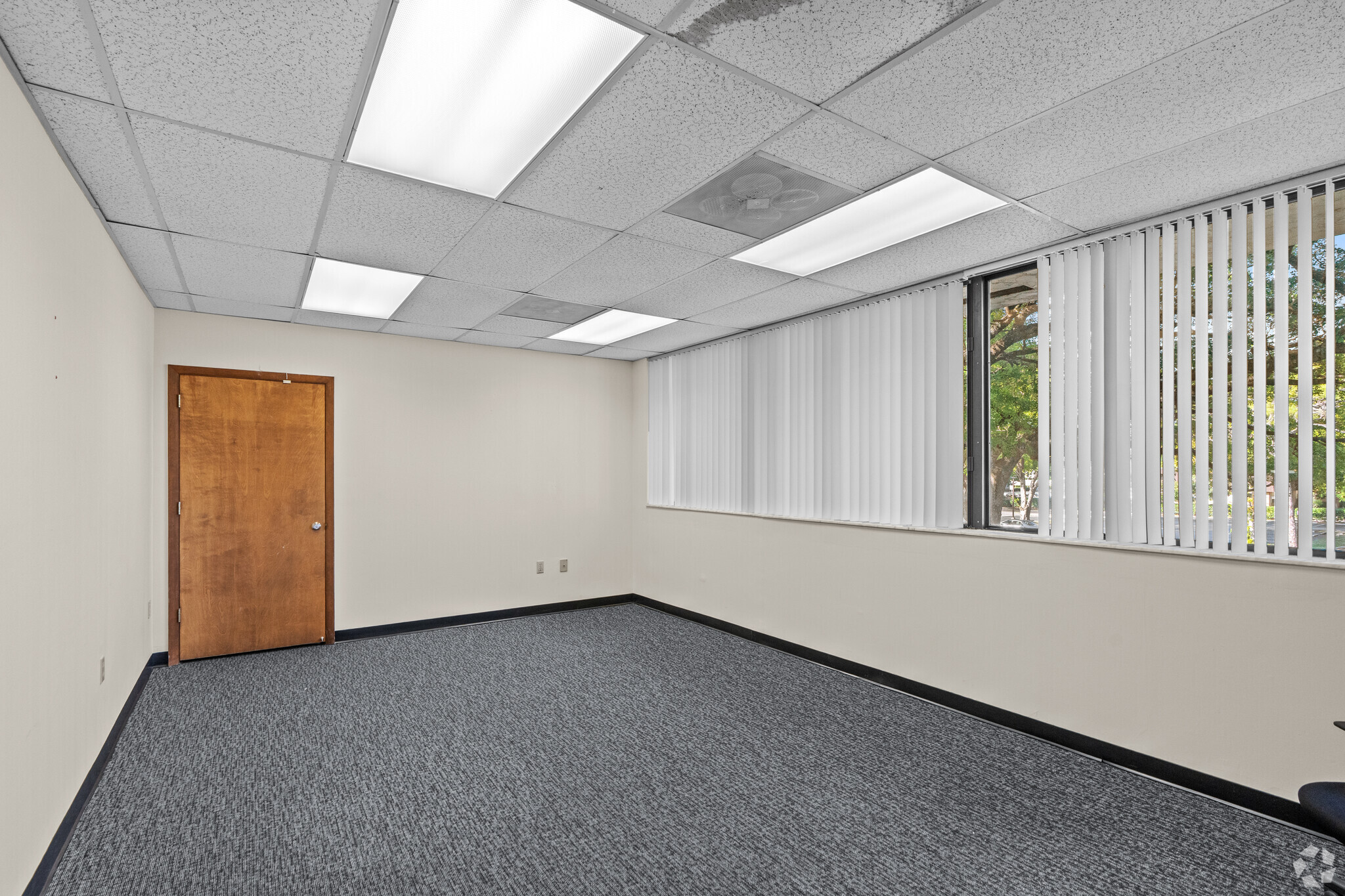 1761 W Hillsboro Blvd, Deerfield Beach, FL for lease Interior Photo- Image 1 of 1
