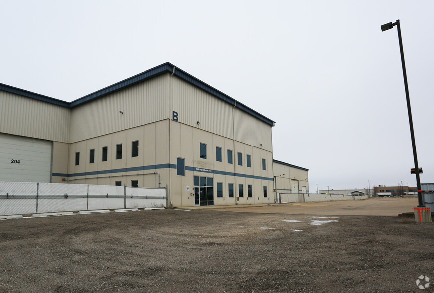 7550 Building 2 Edgar Industrial Dr, Red Deer, AB à vendre - Photo principale - Image 1 de 1